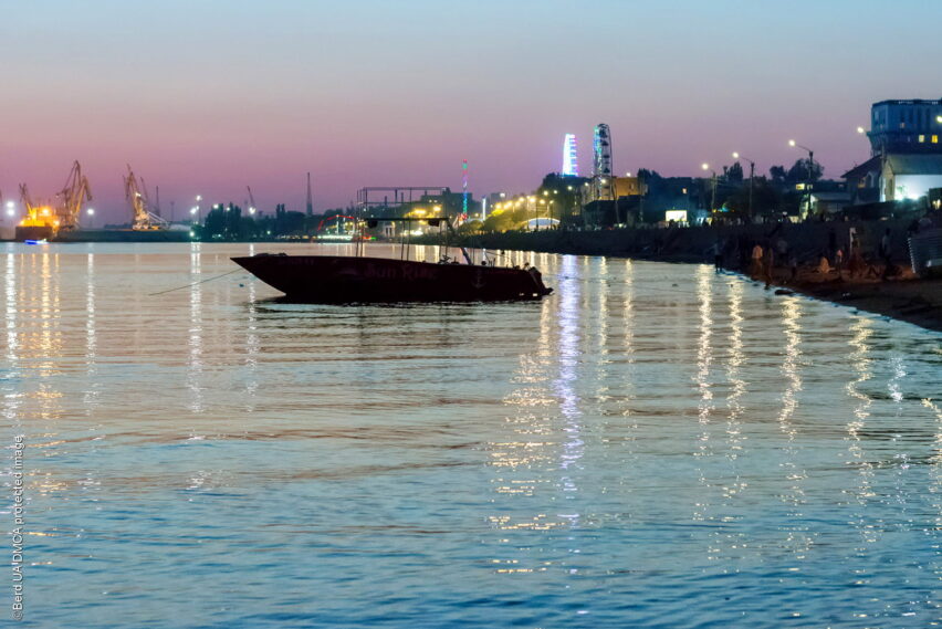 Панорама вечернего Бердянска и набережной