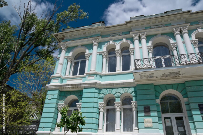 Музыкальная школа Бердянска (дом Езрубильског)