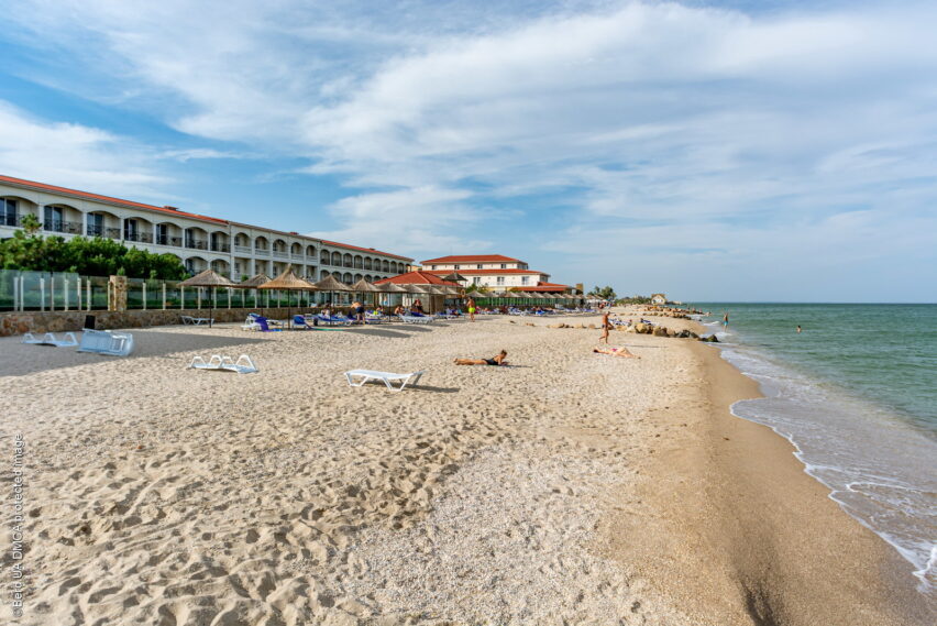 Современный отель в пляжной зоне на Ближней косе