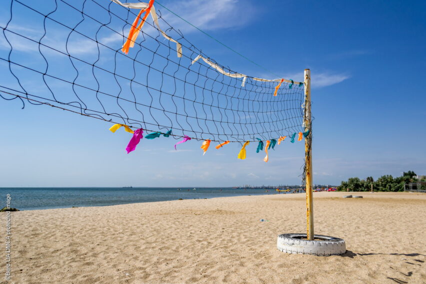 Волейбольная площадка на пляже Бердянска